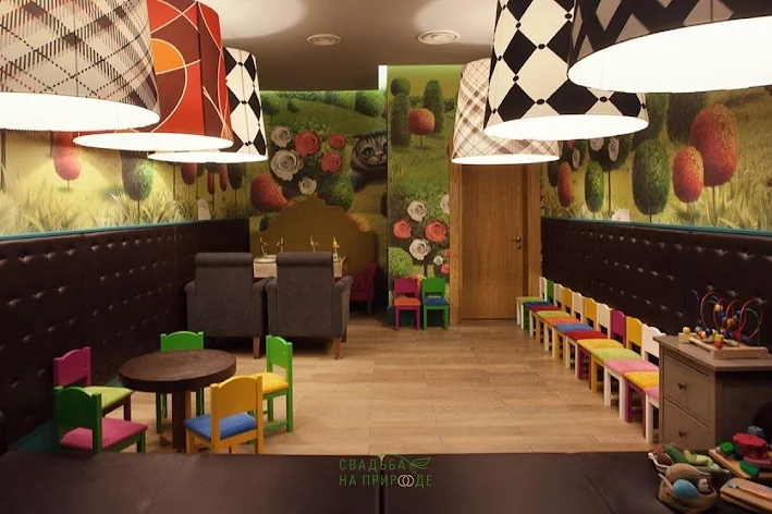 Фото №1 зала Зал «Алиса в стране чудес» 