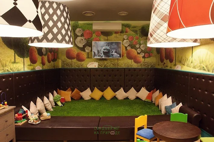 Фото №4 зала Зал «Алиса в стране чудес» 