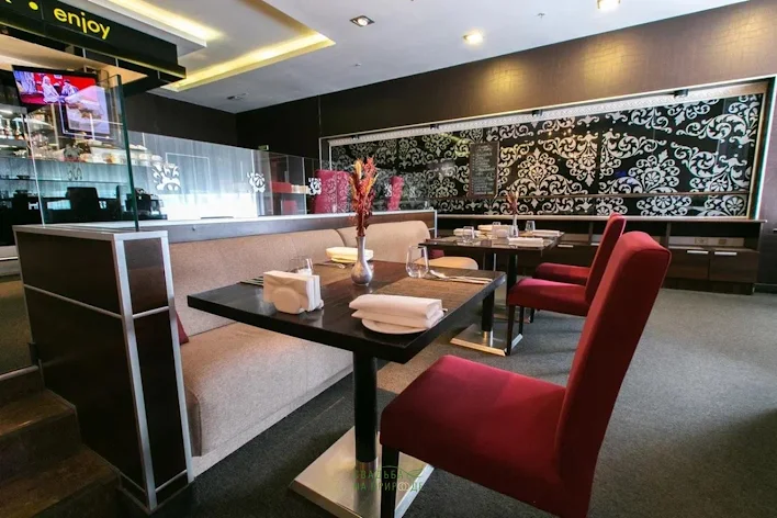 Фото №2 зала Ресторан four