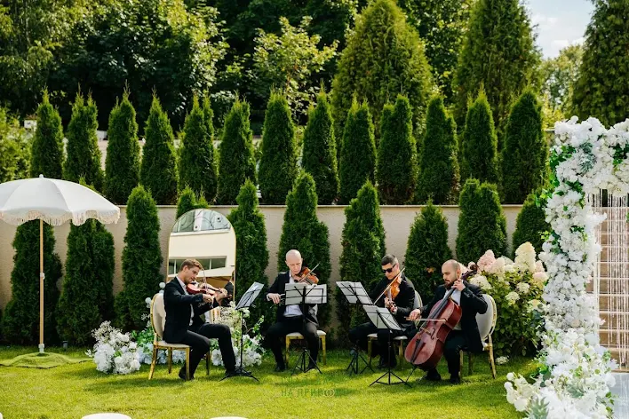 Фото №3 зала Летняя терраса в саду