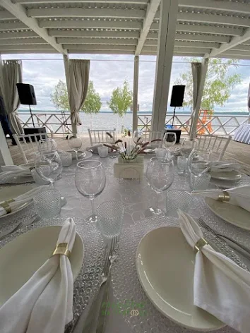 Фото №1 зала Веранда на пляже