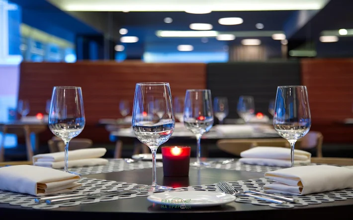 Фото №2 зала Ресторан monk