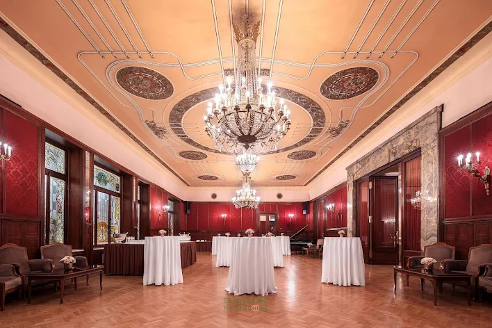 Фото №1 зала Зал «Красный» 