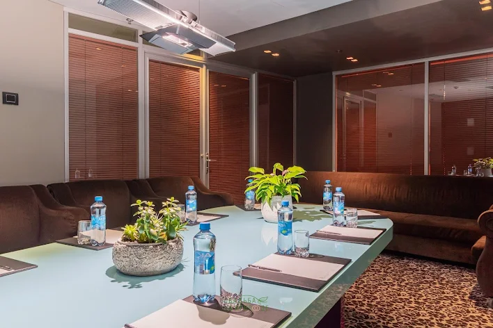 Фото №1 зала Переговорная комната «Office 99» 