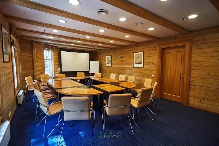 Фото №1 зала Комната для переговоров «Дубки» 
