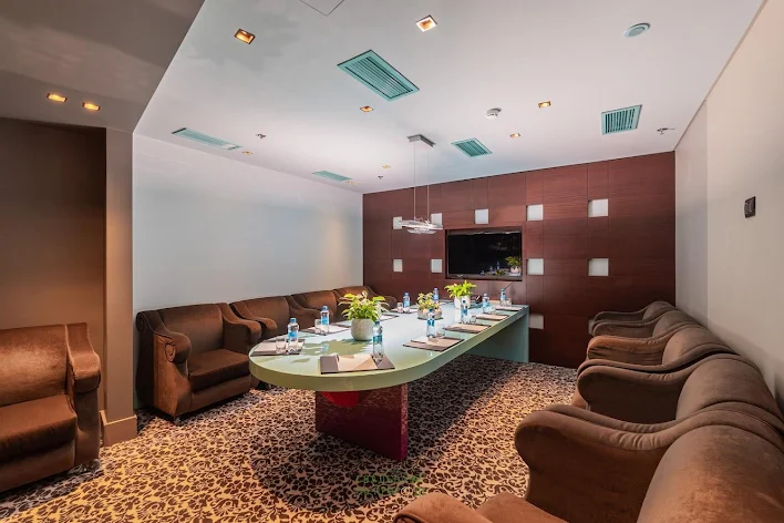 Фото №1 зала Переговорная комната «Office 99» 