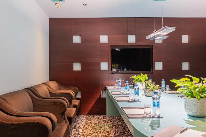 Фото №2 зала Переговорная комната «Office 99» 