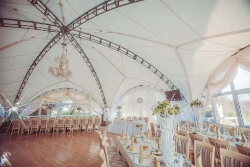 шатер для свадьбы в «Иверия на Комарова» 