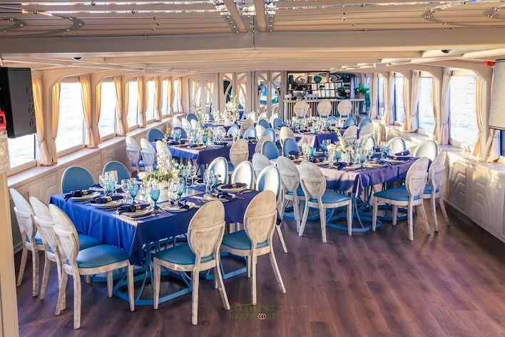 Фото №2 зала Палуба