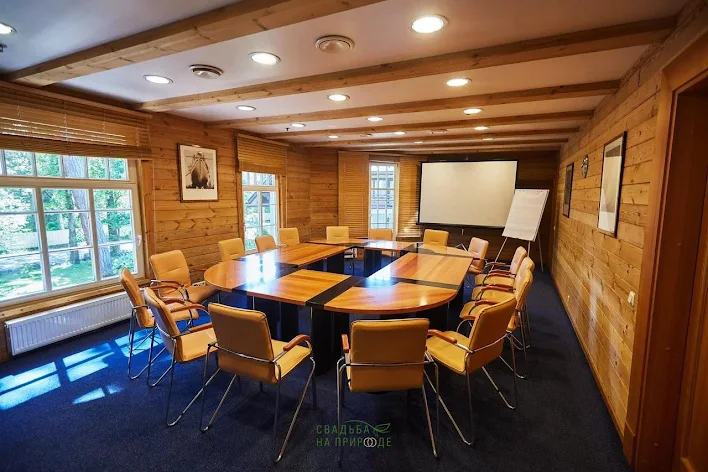 Фото №2 зала Комната для переговоров «Дубки» 