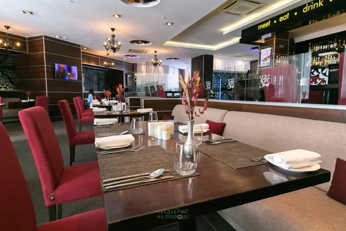 Фото №4 зала Ресторан four