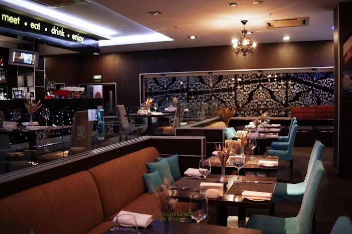 Фото №2 зала Ресторан four