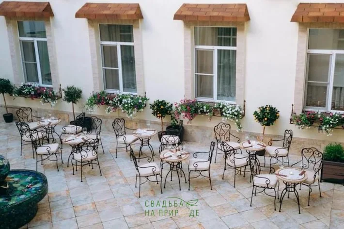 Фото №1 зала Веранда «Испанский дворик» 