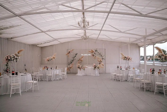 Фото №1 зала Веранда small river