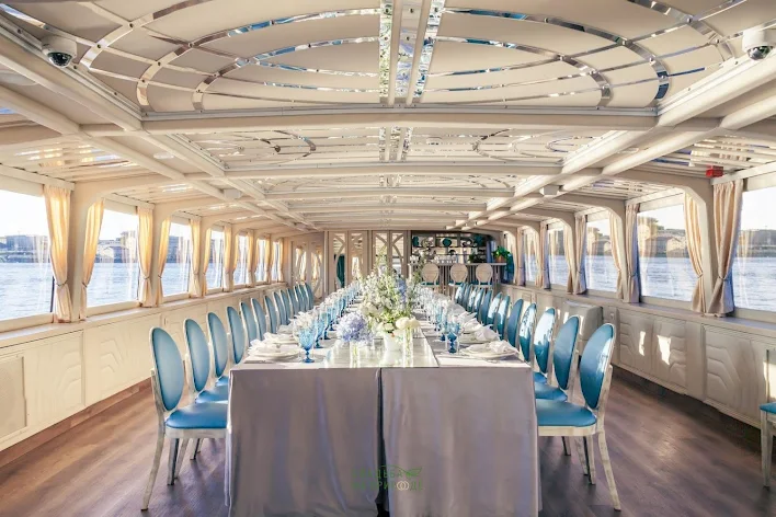 Фото №3 зала Палуба