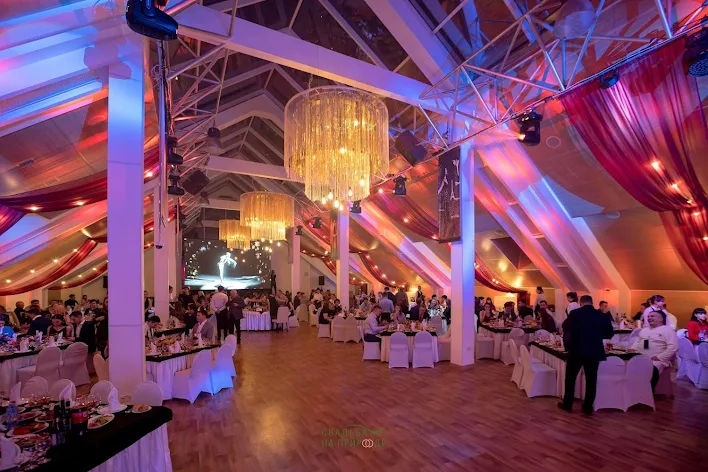 Фото №4 зала Зал «Парламент» 