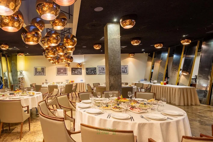 Фото №2 зала Ресторан meat&more