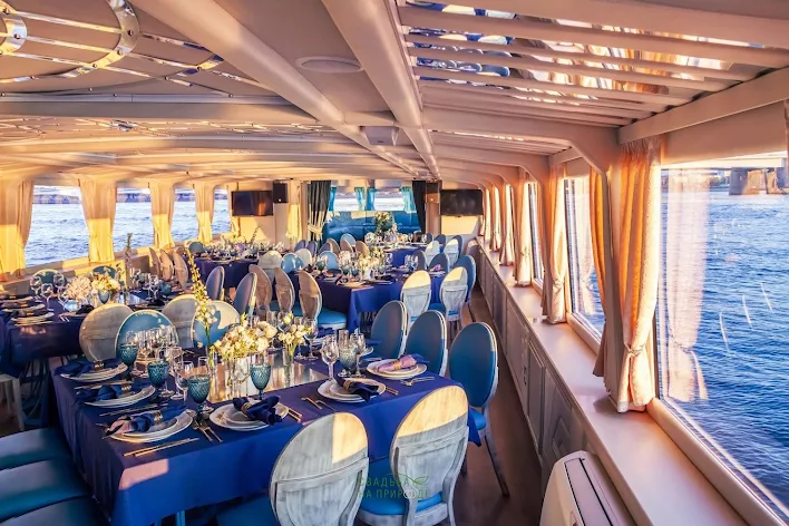 Фото №1 зала Палуба