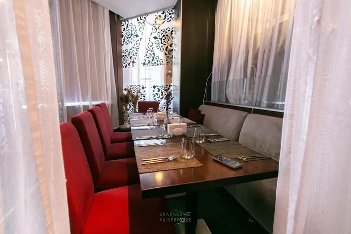 Фото №2 зала Ресторан four