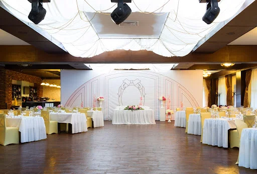 Банкетный зал «Основной зал» для свадьбы на природе