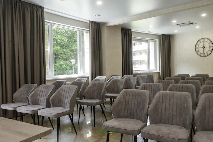 Фото №2 зала Переговорная комната «Сочи» 