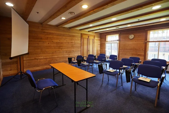 Фото №1 зала Комната для переговоров «Бриз» 