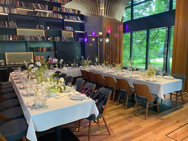 Фото №4 зала Зал «Библиотека» 