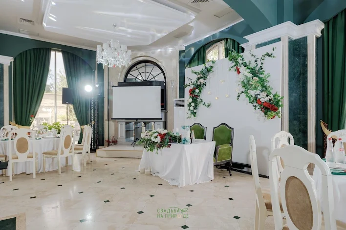 Фото №2 зала Ресторан «Эмеральд» 