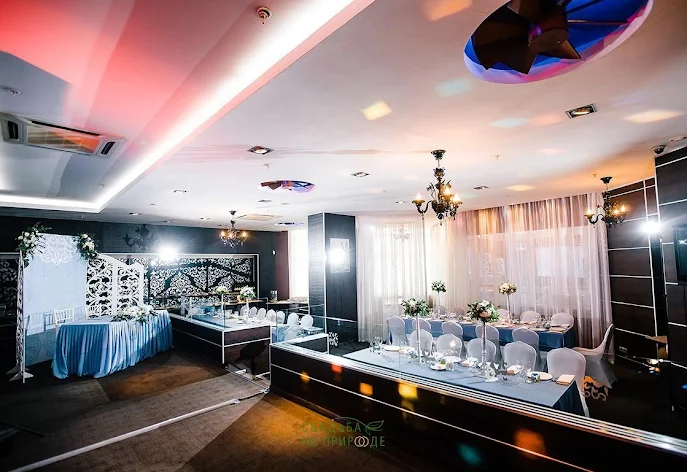 Фото №3 зала Ресторан four