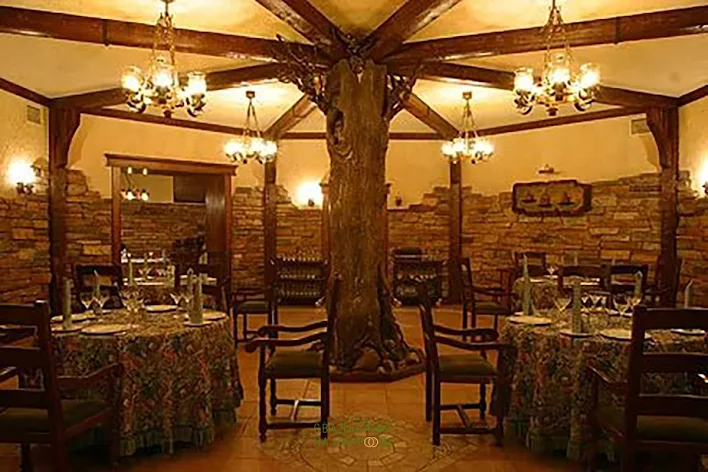 Фото №2 зала Ресторан «У дуба» 