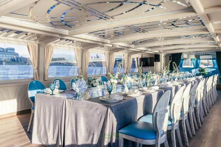 Фото №4 зала Палуба