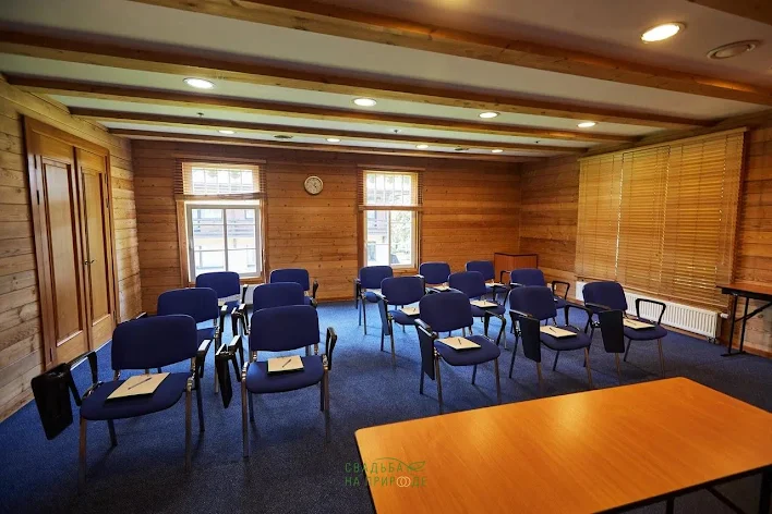 Фото №1 зала Комната для переговоров «Бриз» 