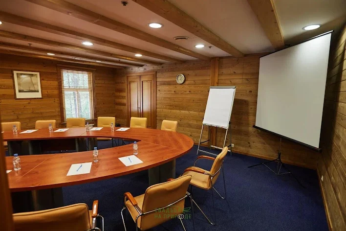 Фото №2 зала Комната для переговоров «Волна» 