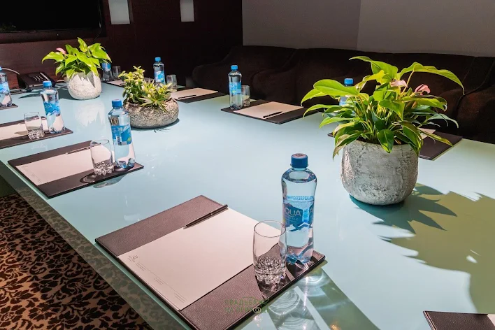 Фото №2 зала Переговорная комната «Office 99» 